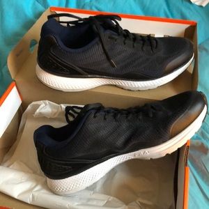 Fila men’s tennis shoes 10 1/2, excellent